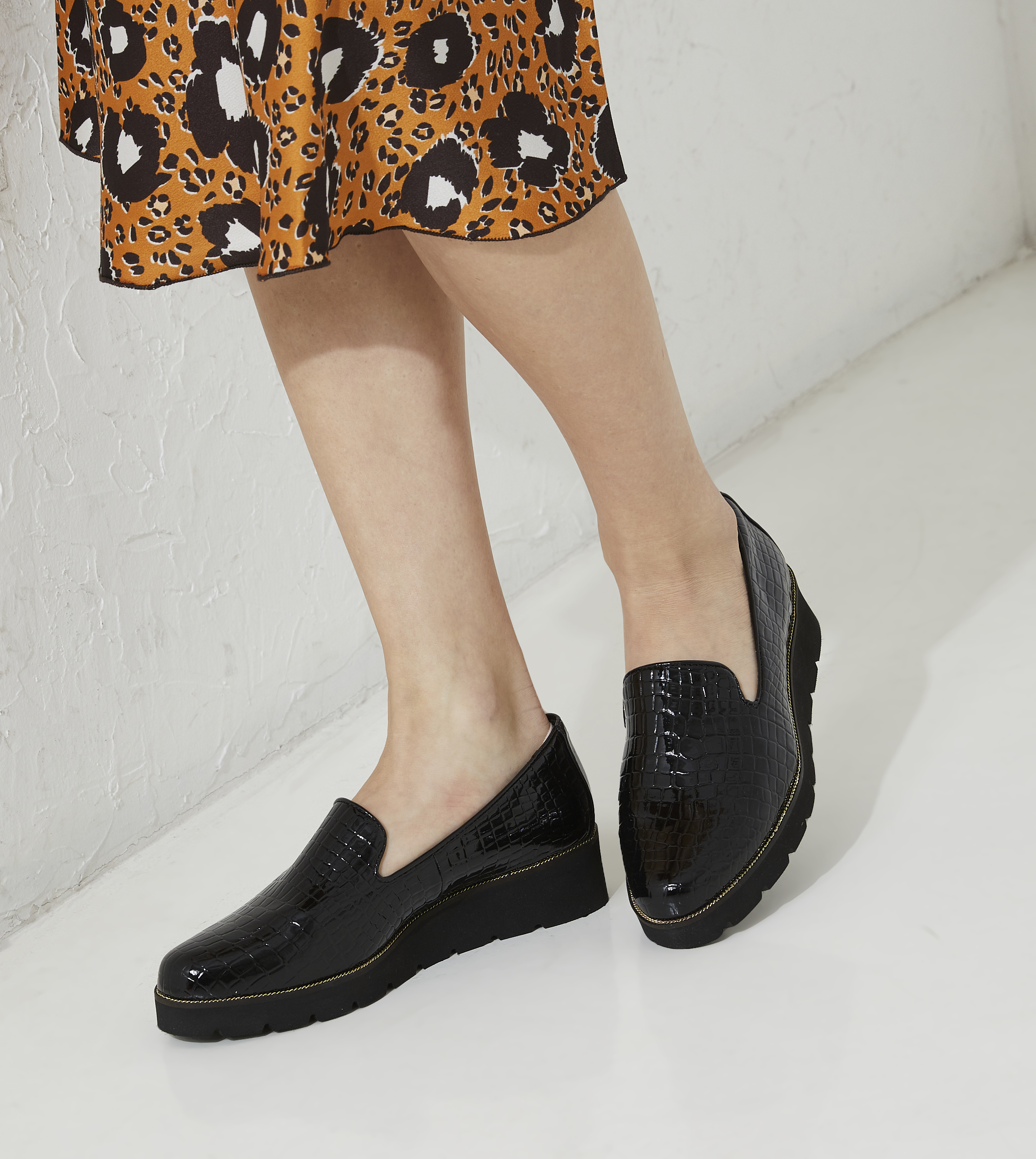 GLIDES Croc Textured Moccasins