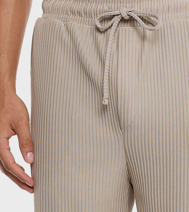 شورت محبوك منقوش برباط
