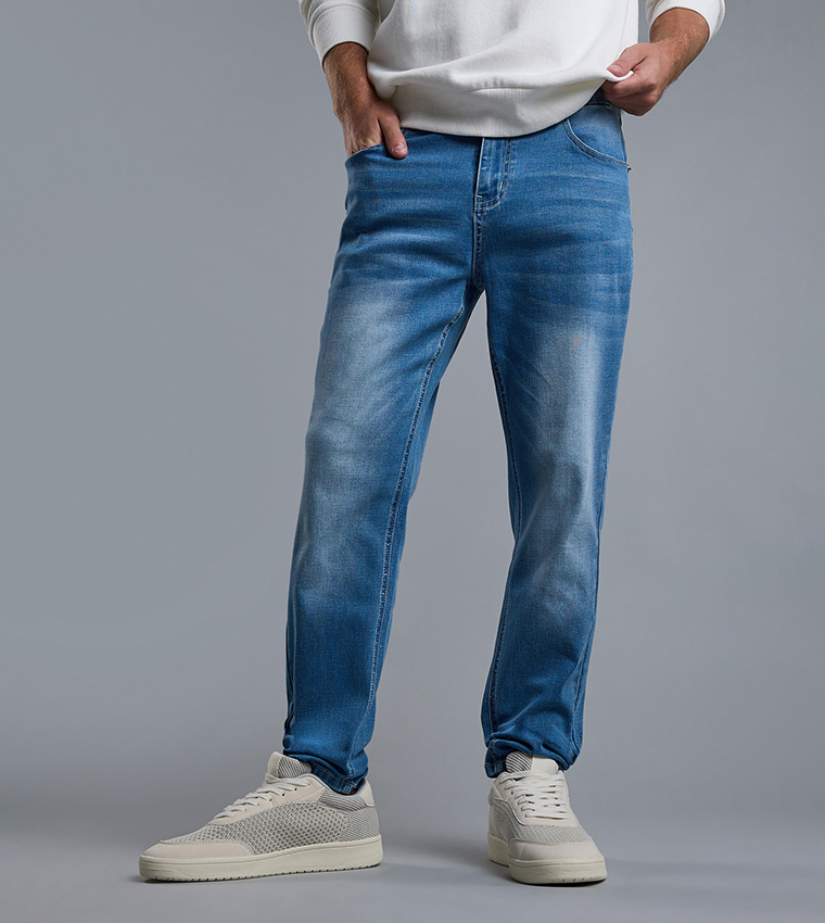 Faded Carrot Fit Jeans with Button Closure