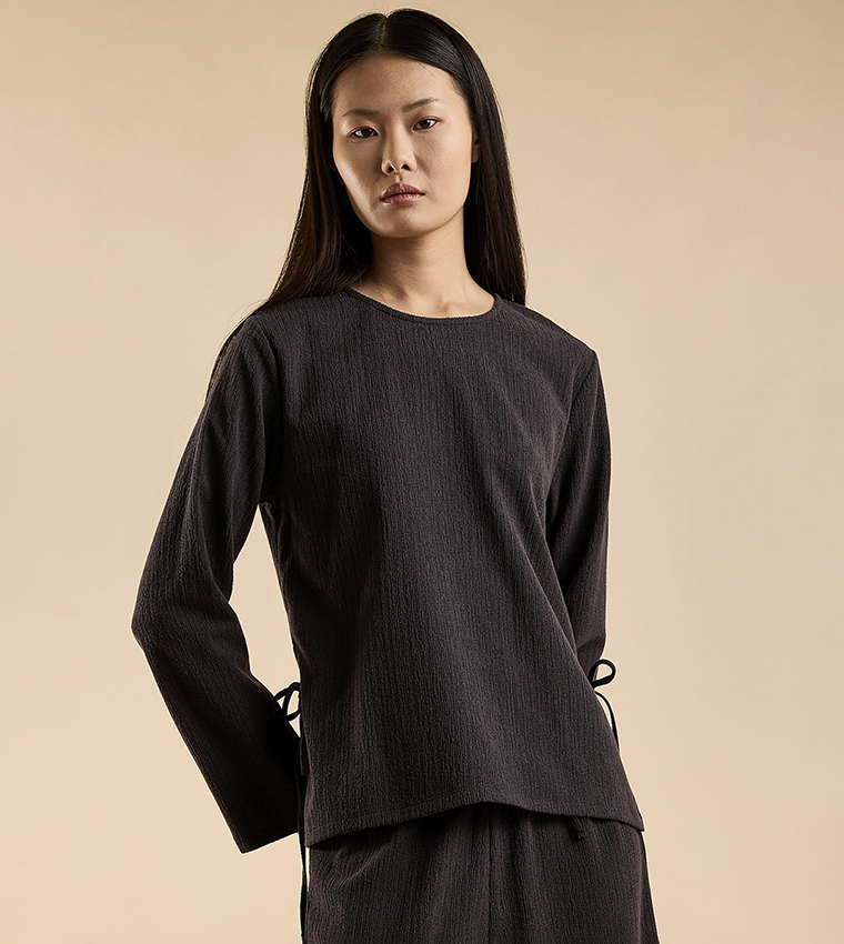 Textured Top with Crew Neck and Long Sleeves