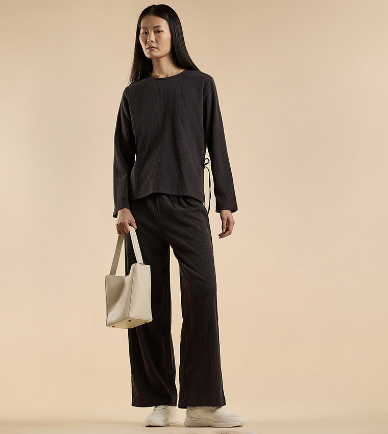 Textured Top with Crew Neck and Long Sleeves