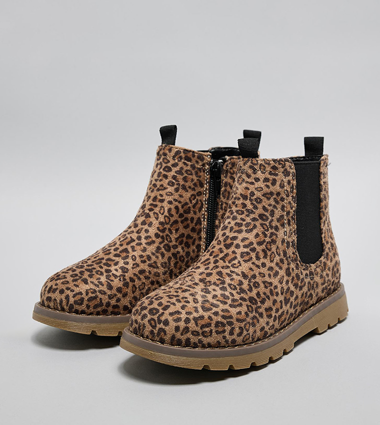 بوت للكاحل بطبعة 