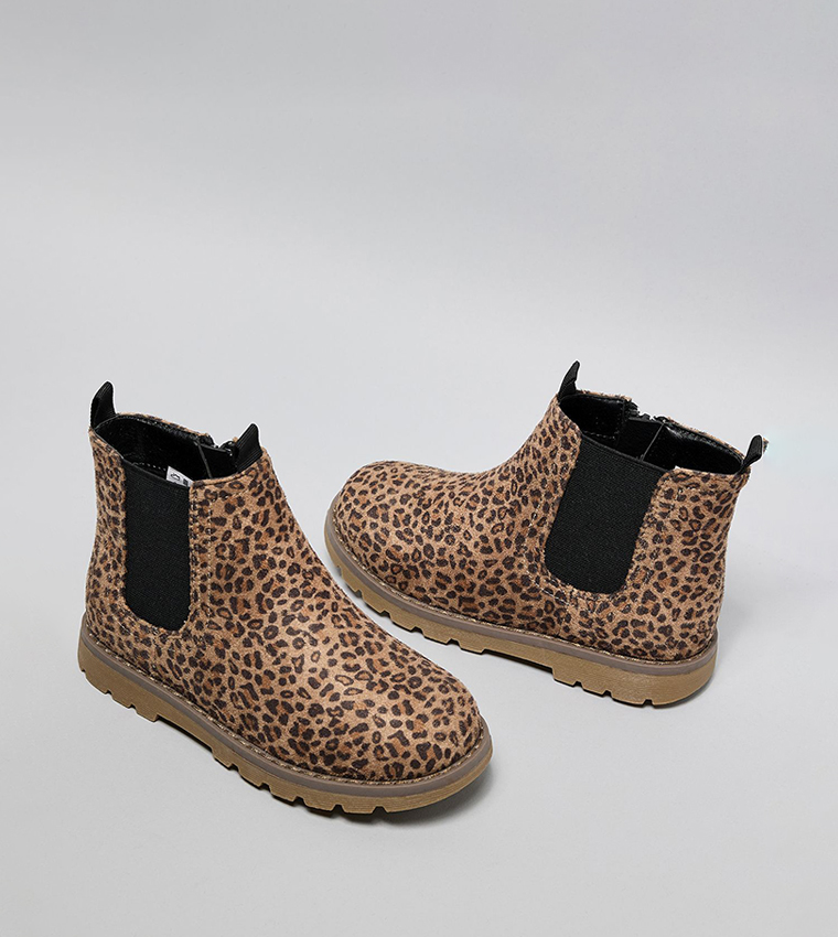 بوت للكاحل بطبعة 