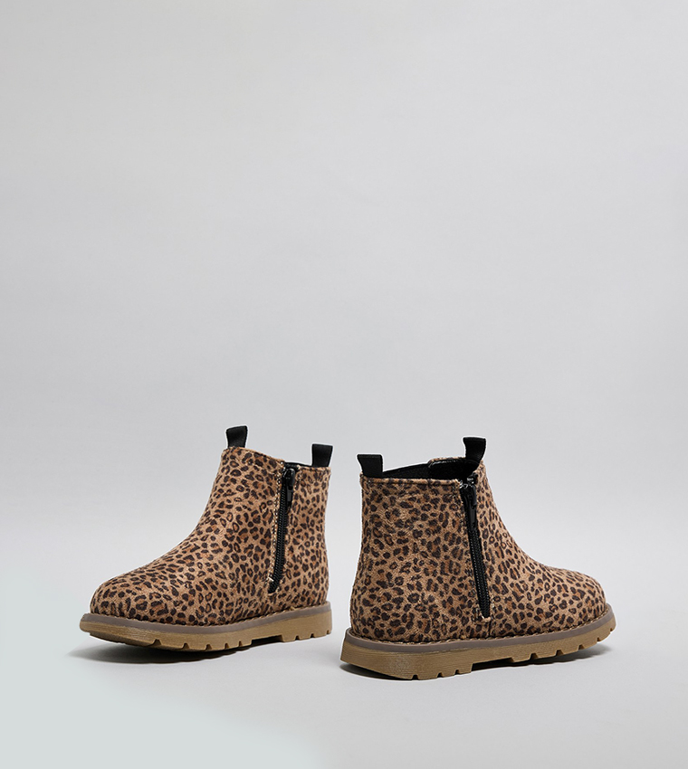 بوت للكاحل بطبعة 