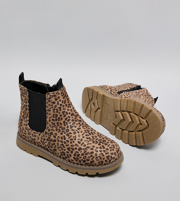 بوت للكاحل بطبعة 