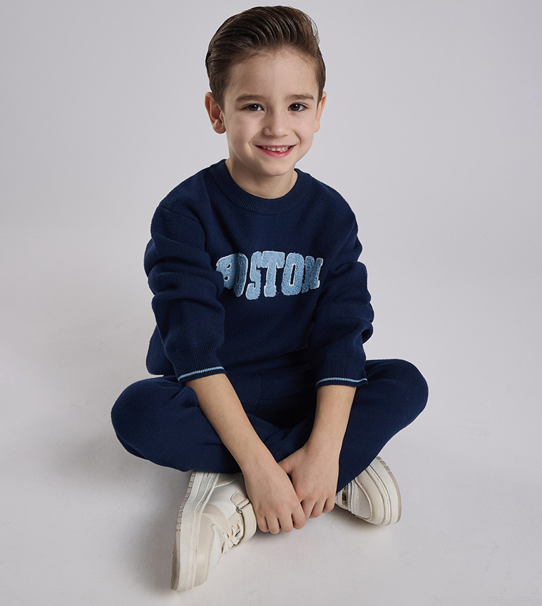 طقم ملابس مزين