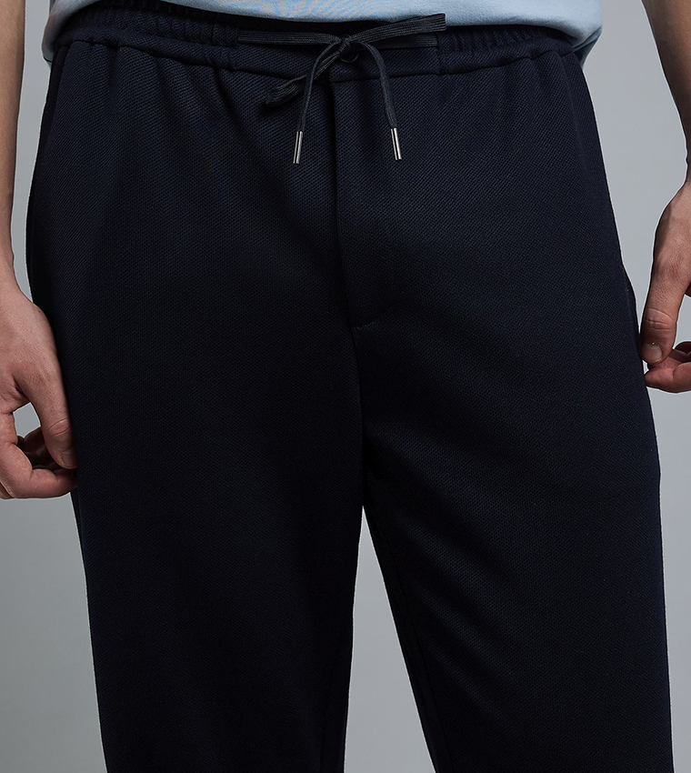 بنطال رياضة برباط على الخصر