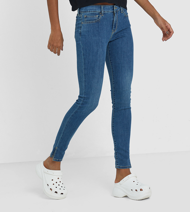 Buy Levi's 711 Mid Rise Super Skinny Jeans In Blue | 6thStreet Oman