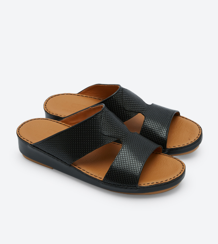 Circle Cut Details Round Toe Slipper - Black