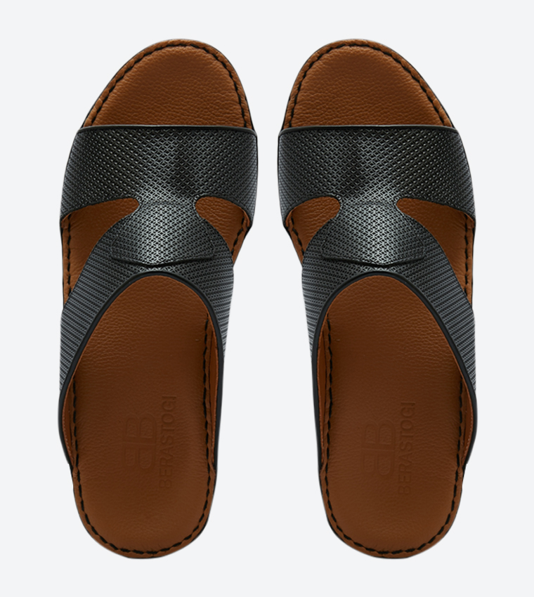 Circle Cut Details Round Toe Slipper - Black