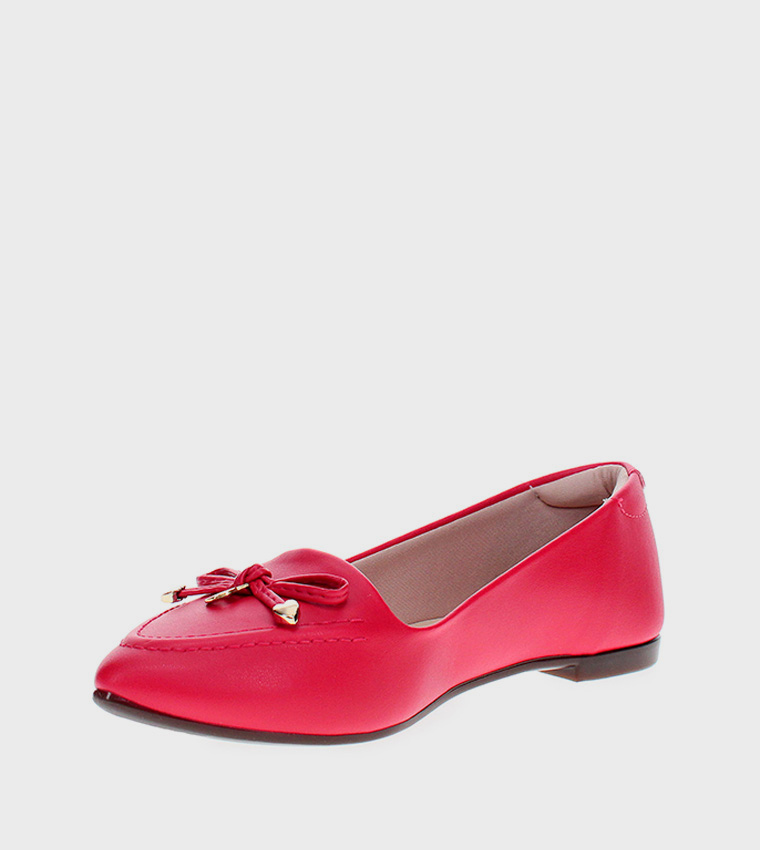 حذاء باليرينا بمقدمة مدببة بفيونكة