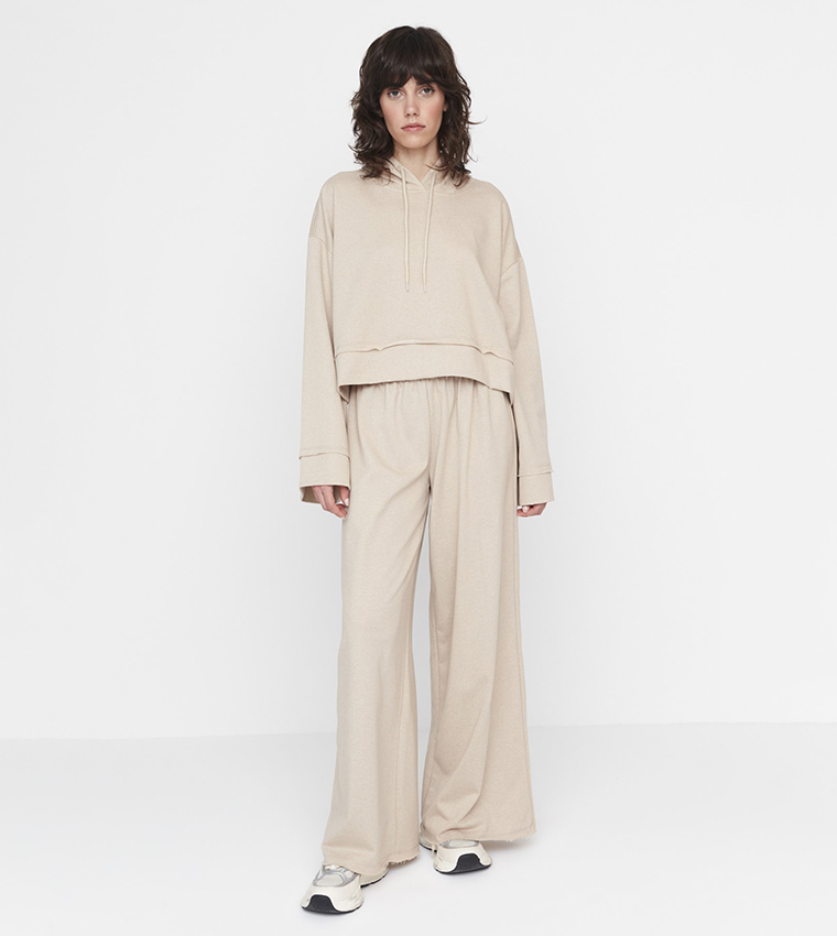 طقم رياضي محبوك 