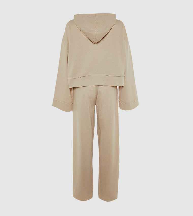 طقم رياضي محبوك 