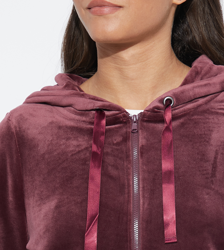 Buy Vero Moda Regular Fit Velvet Hoodie In Burgundy 6thStreet Kuwait