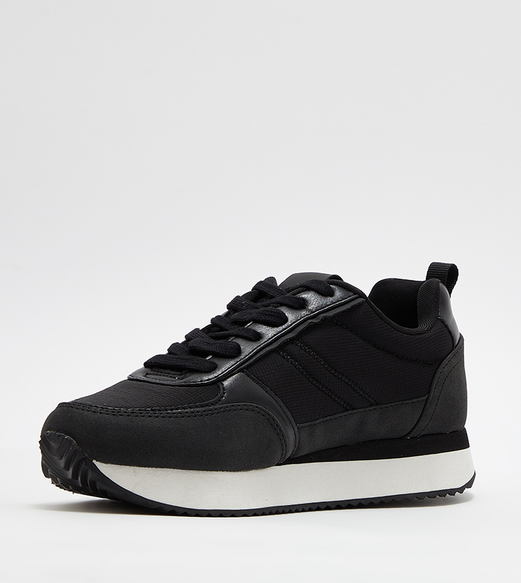 Lace-Up Low Top Sneaker