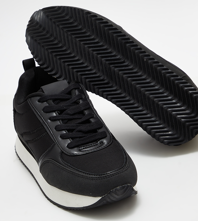 Lace-Up Low Top Sneaker