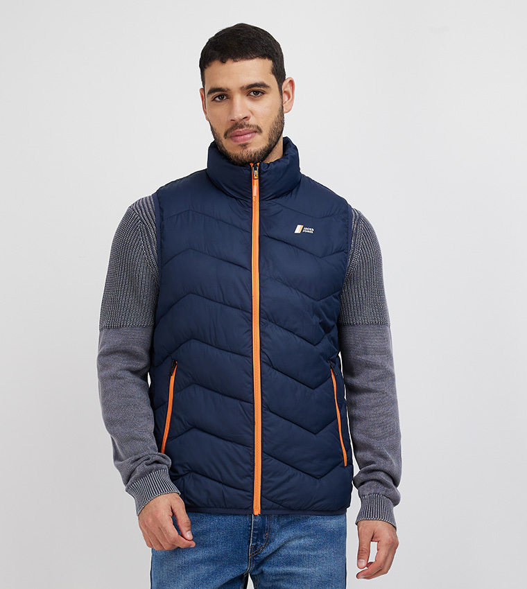 جاكيت مبطن بدون أكمام بسحاب