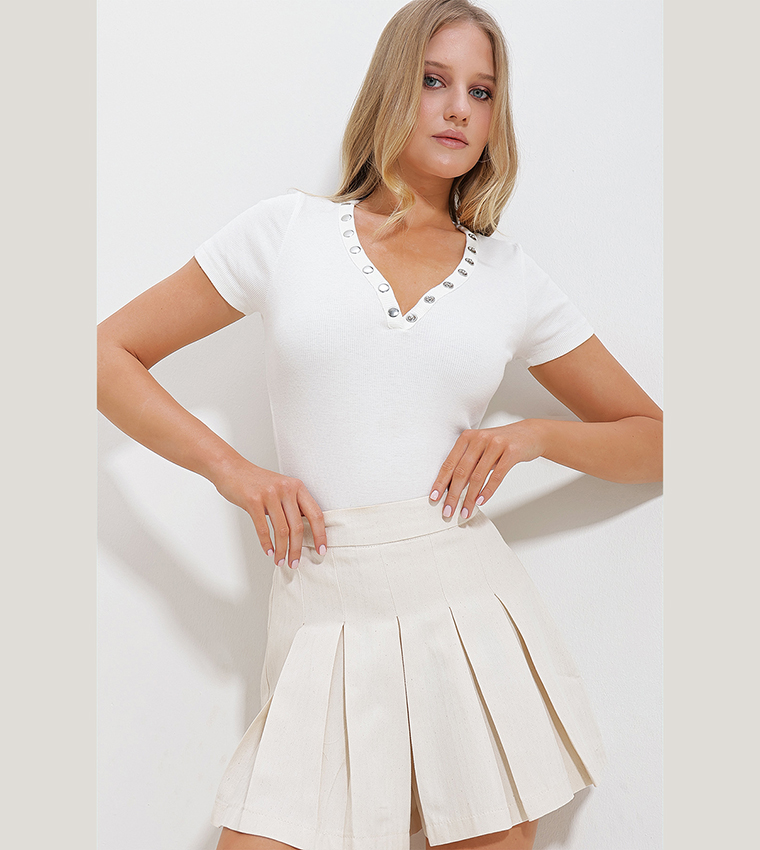 Ribbed V-Neck Snap Closure Top