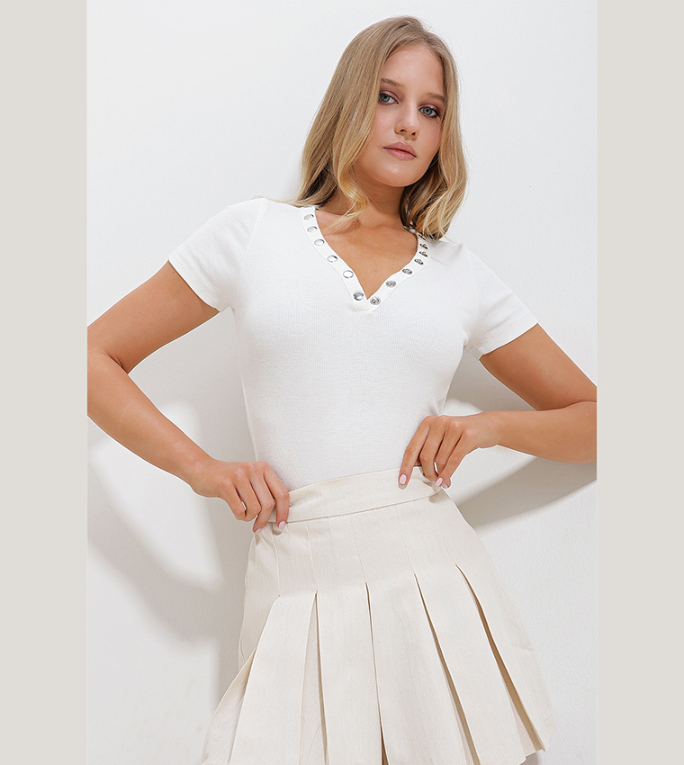 Ribbed V-Neck Snap Closure Top