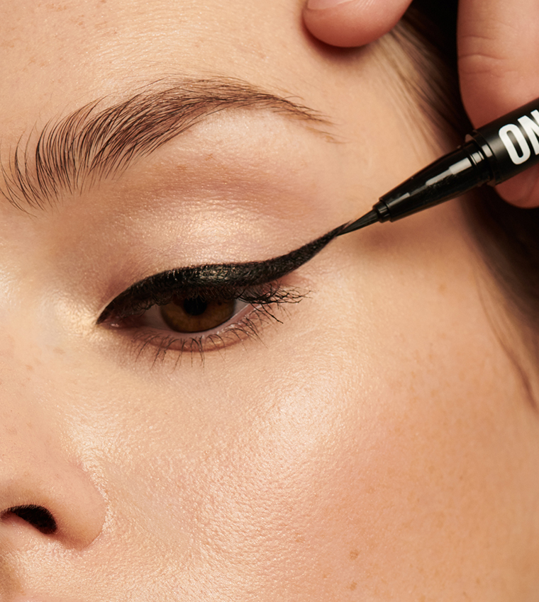 One Move Liquid Eyeliner - Black