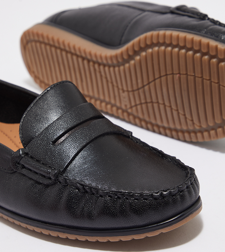 Solid Slip On Round Toe Loafers
