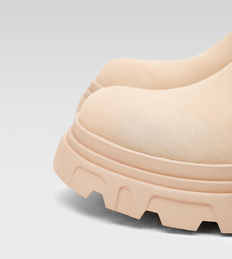 Chunky Outsole Ankle Length Chelsea Boots