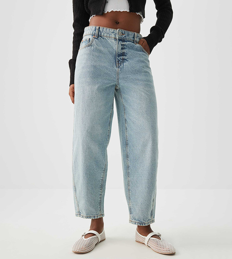 Mid Rise Cropped Barrel Jeans