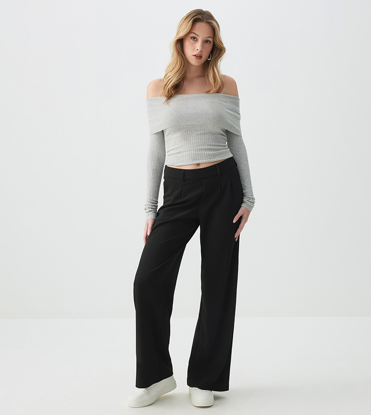 Solid Mid Rise Wide Leg Trousers