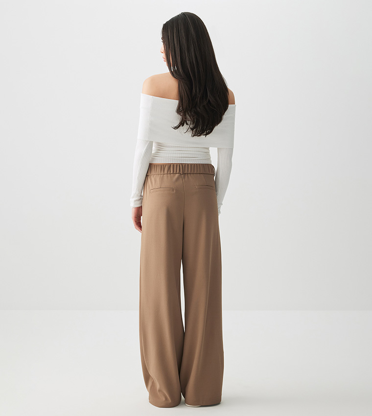 Solid Mid Rise Wide Leg Trousers