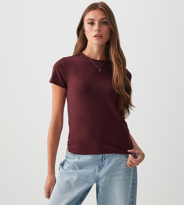 تيشيرت قصير بياقة مستديرة 