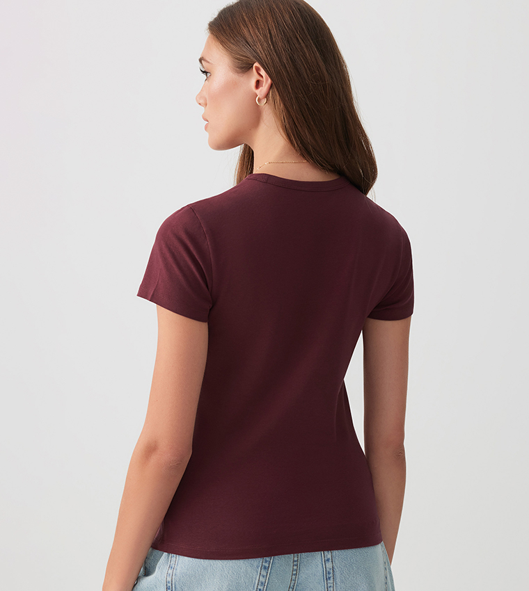 تيشيرت قصير بياقة مستديرة 