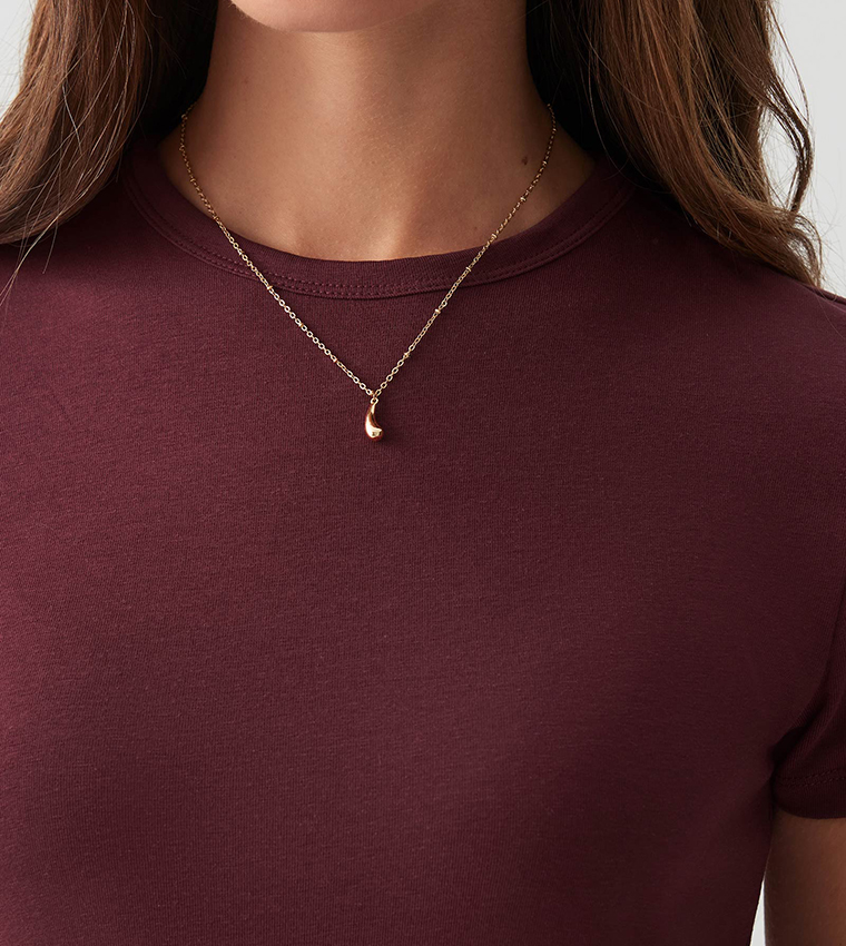 تيشيرت قصير بياقة مستديرة 