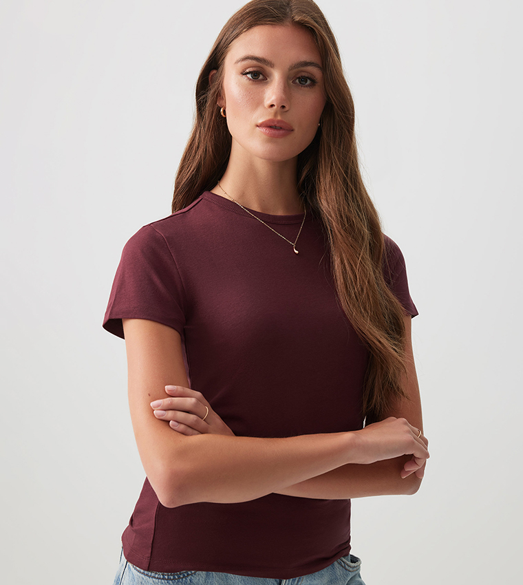 تيشيرت قصير بياقة مستديرة 