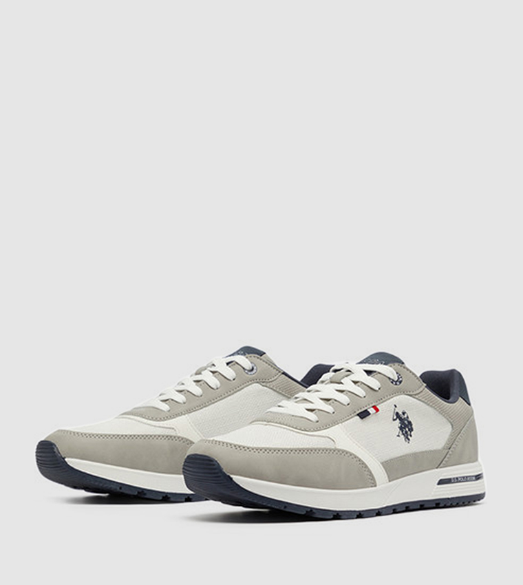 حذاء سنيكرز برباط بألوان متباينة