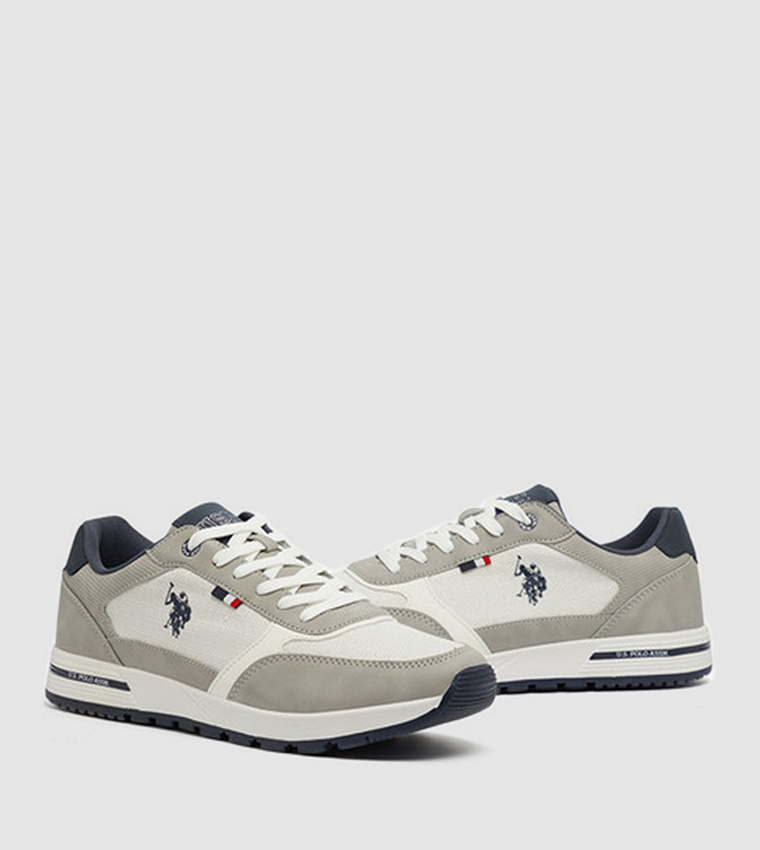 حذاء سنيكرز برباط بألوان متباينة