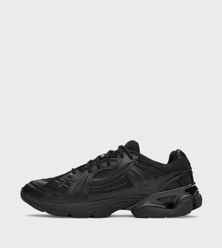 SOLA Textured Low-Top Sneakers
