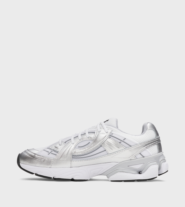SOLA Textured Low-Top Sneakers