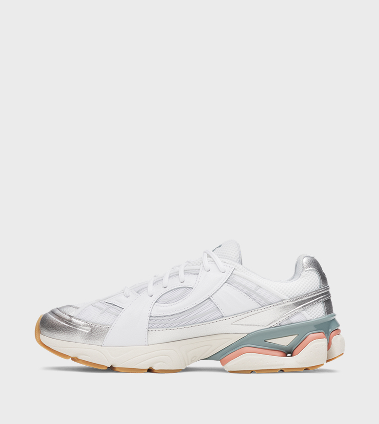 SOLA Textured Low-Top Sneakers