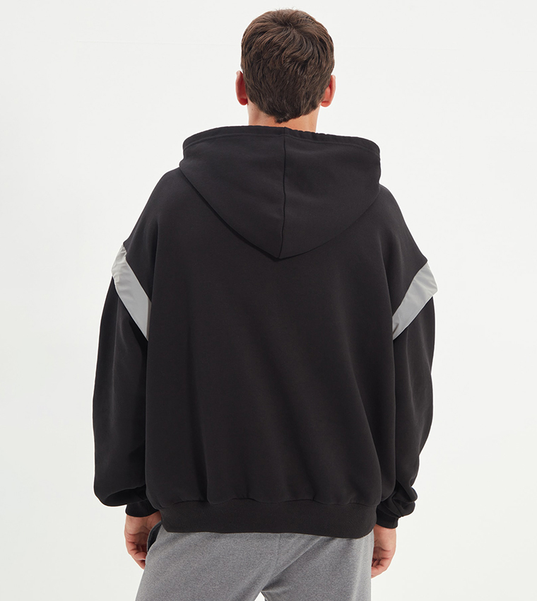 Buy Trendyol Loose Fit Sweatshirt In Black | 6thStreet Saudi Arabia