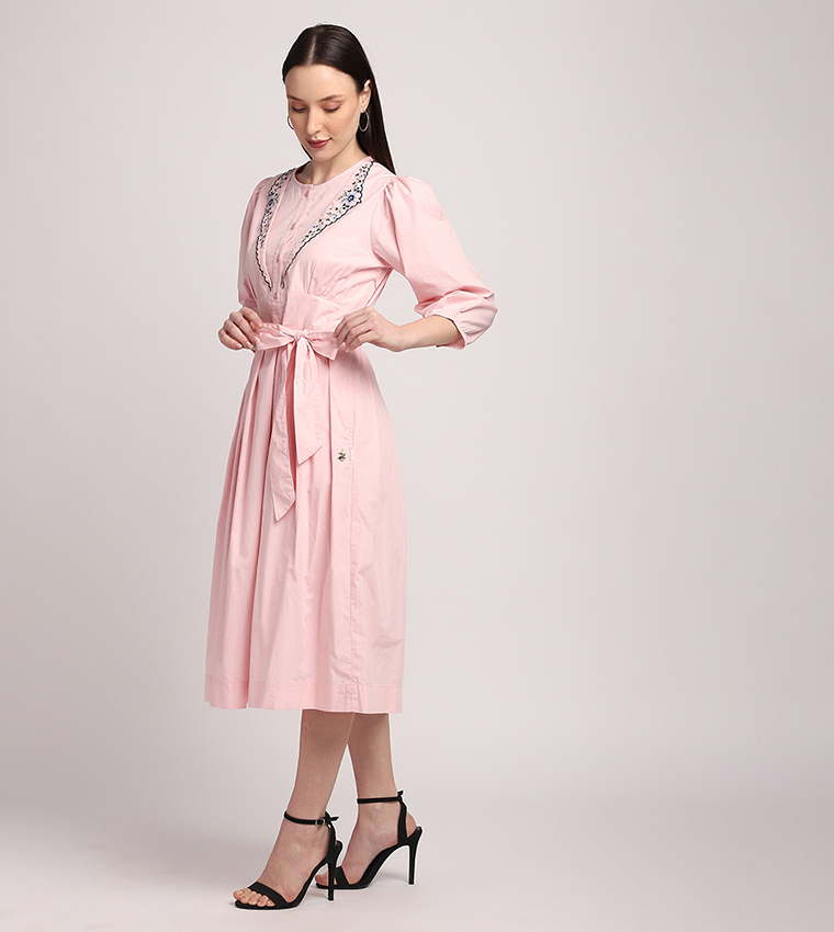 فستان ميدي كم ثلاث أرباع مطرز