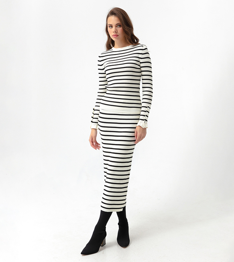 فستان ضيق محبوك ومخطط