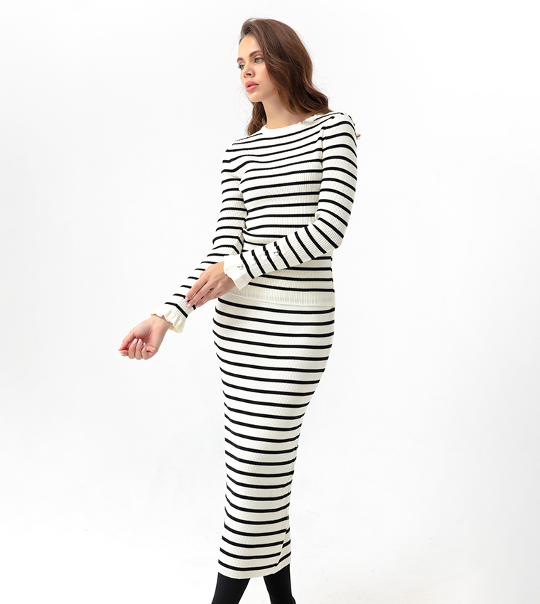 فستان ضيق محبوك ومخطط