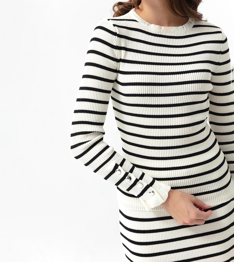 فستان ضيق محبوك ومخطط