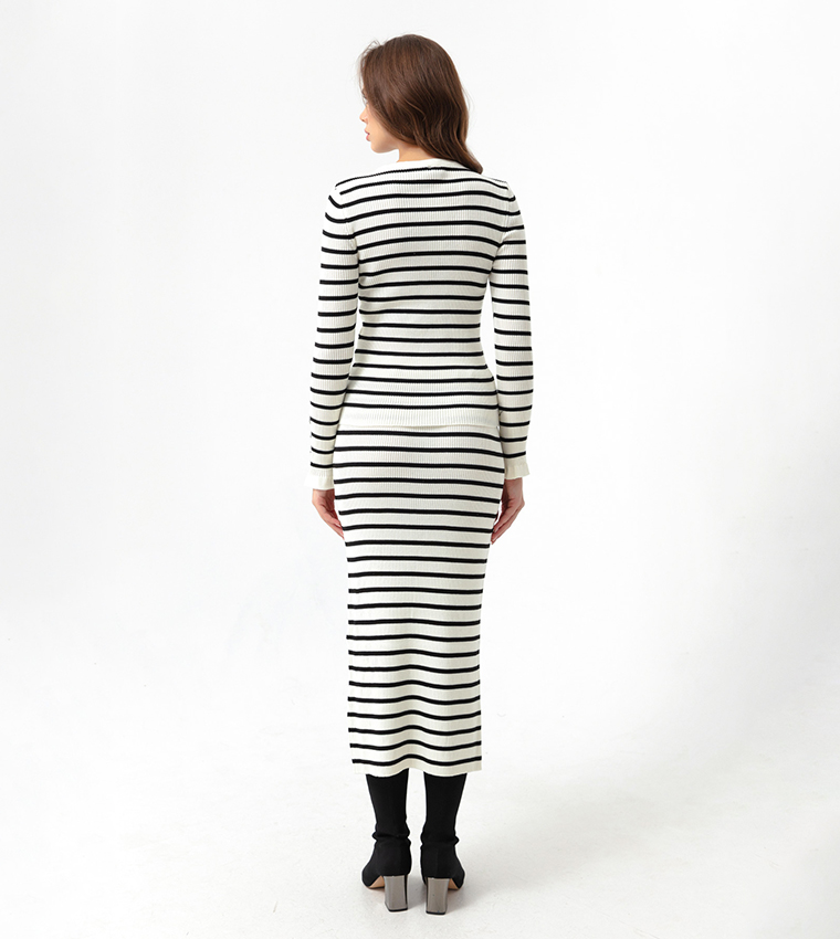 فستان ضيق محبوك ومخطط