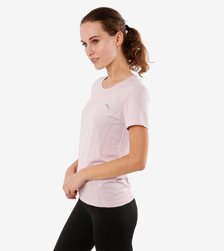 تي شيرت بأكمام قصيرة وياقة دائرية