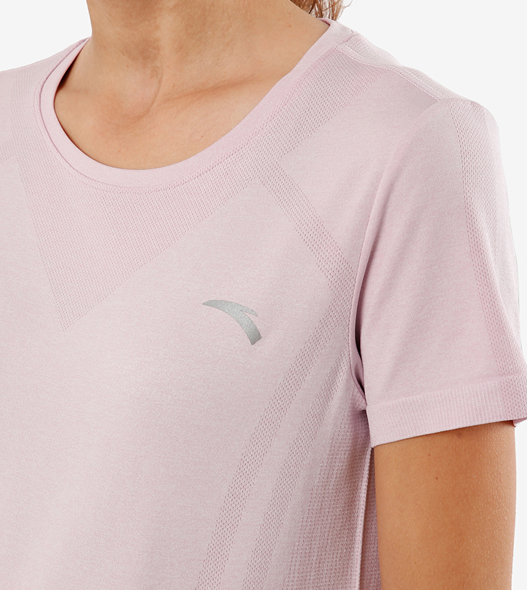 تي شيرت بأكمام قصيرة وياقة دائرية