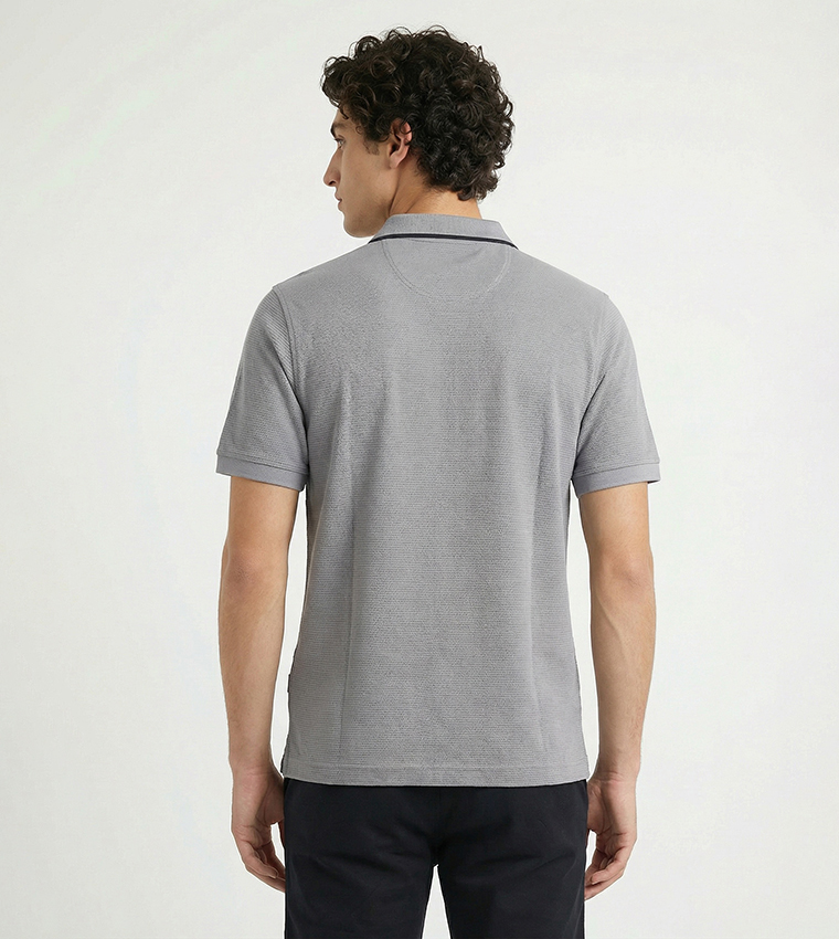 تيشيرت بولو كم قصير بشعار مطرز  