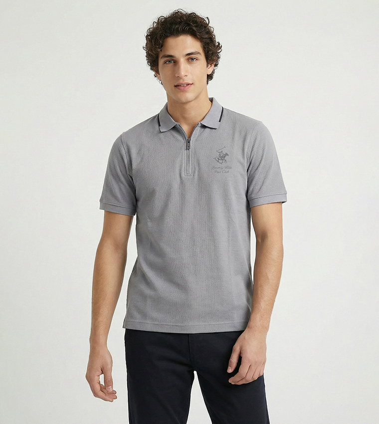 تيشيرت بولو كم قصير بشعار مطرز  