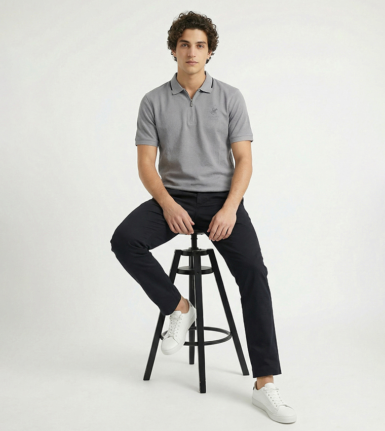 تيشيرت بولو كم قصير بشعار مطرز  