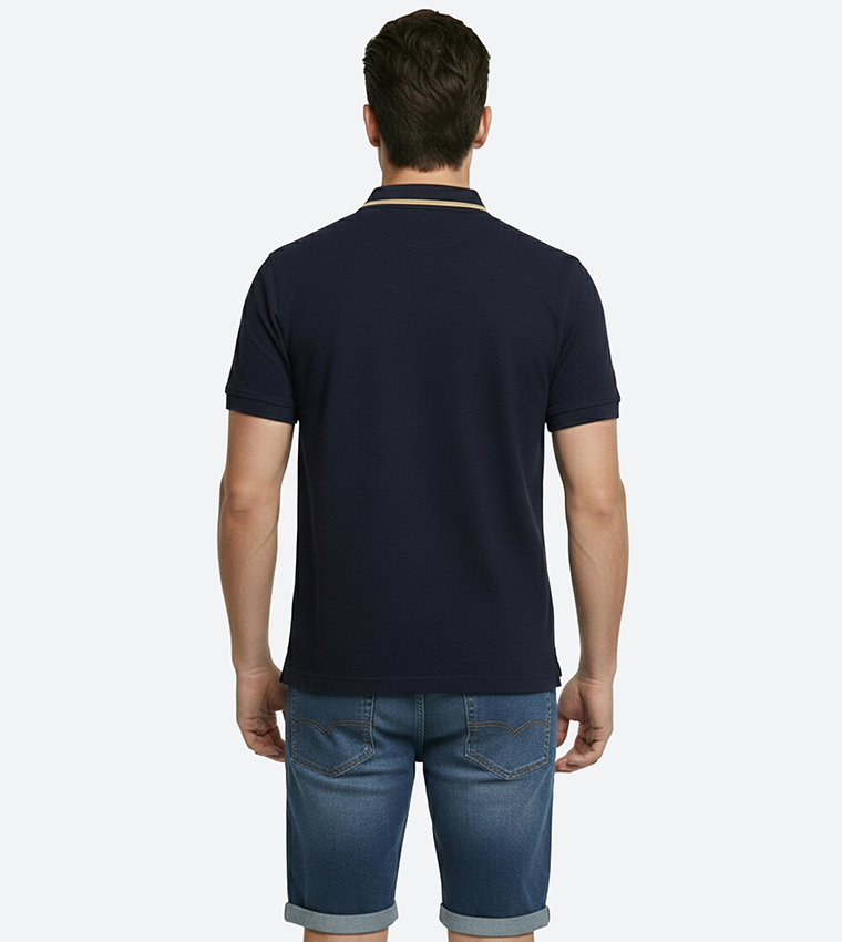 تيشيرت بولو كم قصير بشعار مطرز  